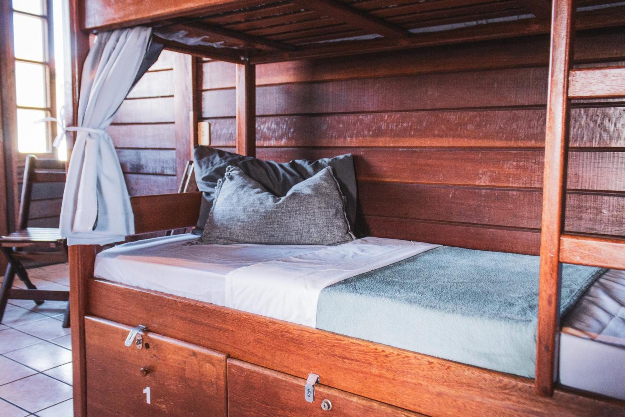 Nomades Riverside - Adventure & Coworking Hostal *