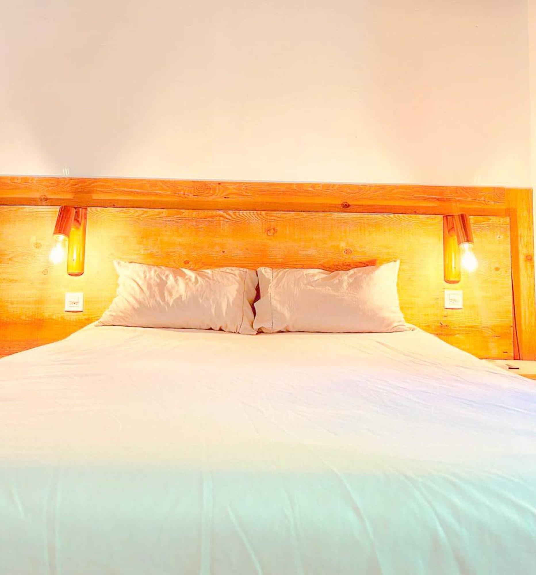 Hostal Nomades Riverside - Adventure & Coworking *