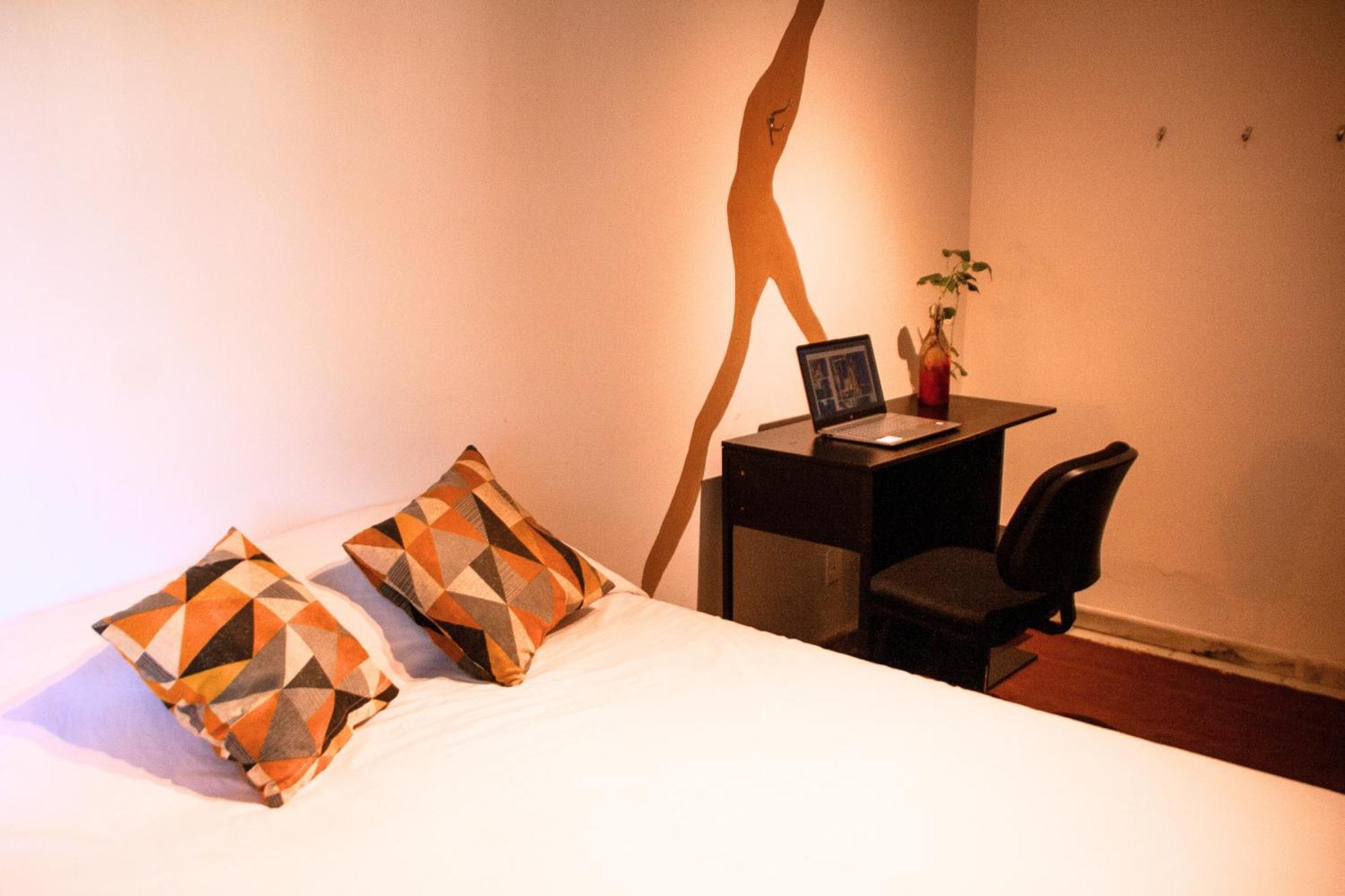 Hostal Nomades Riverside - Adventure & Coworking *