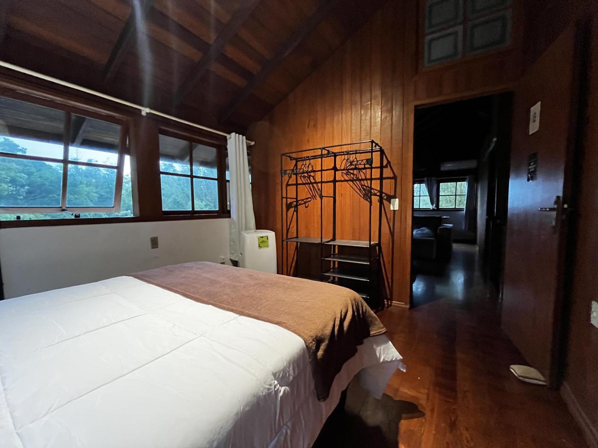 Nomades Riverside - Adventure & Coworking Hostal *