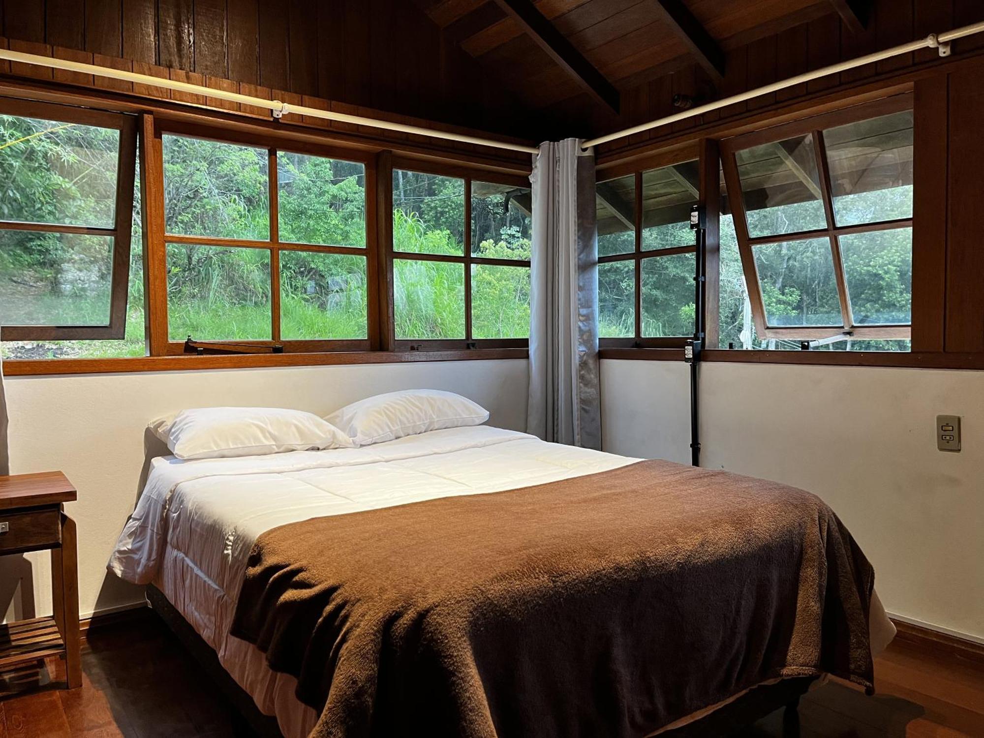 Nomades Riverside - Adventure & Coworking Hostal *