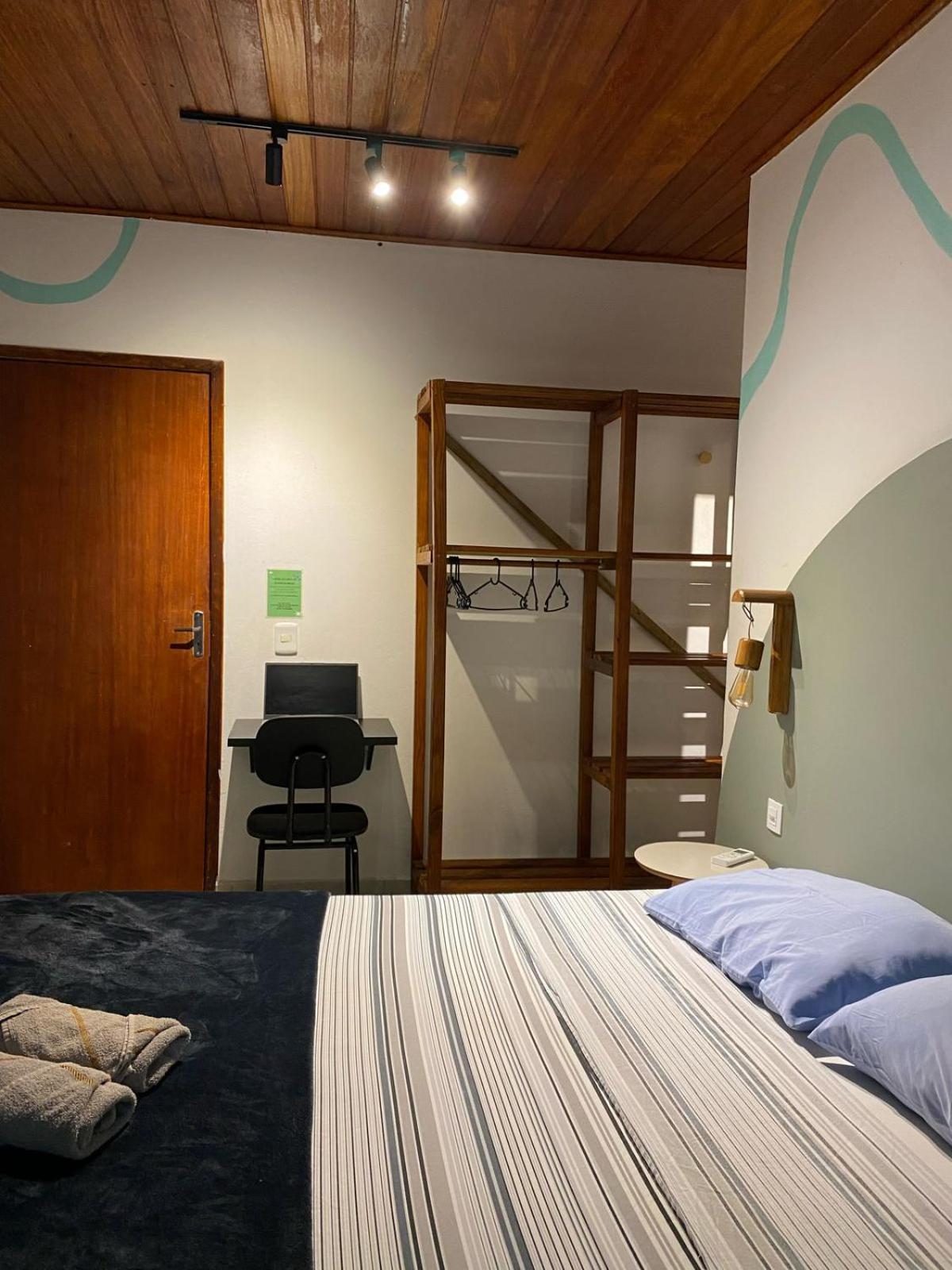 Hostal Nomades Riverside - Adventure & Coworking