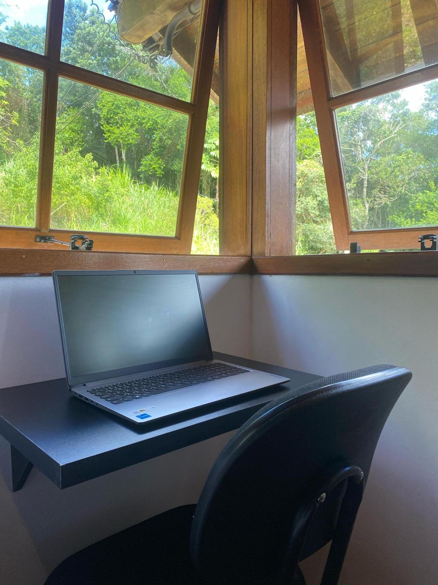 Hostal Nomades Riverside - Adventure & Coworking